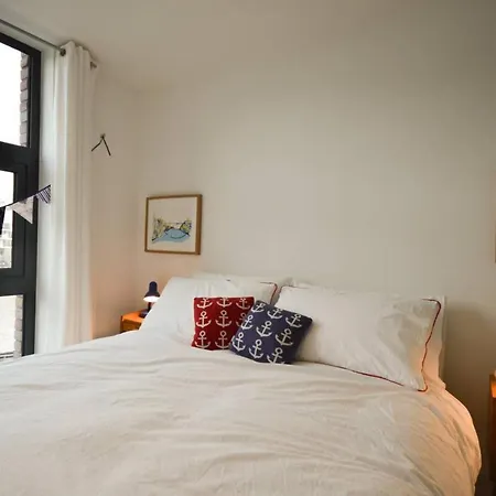 Central 1 Bedroom Harbourside Flat With River Views * Bristol