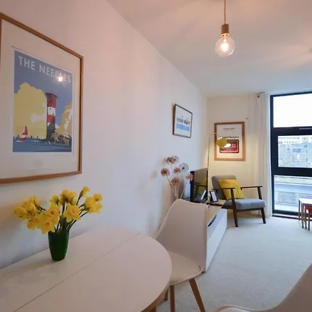 Central 1 Bedroom Harbourside Flat With River Views Бристоль