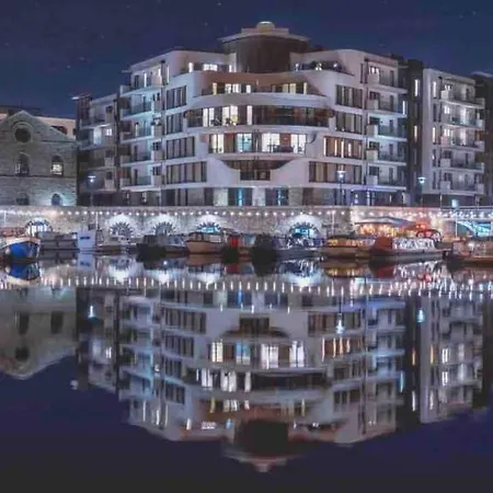 Central 1 Bedroom Harbourside Flat With River Views * Bristol